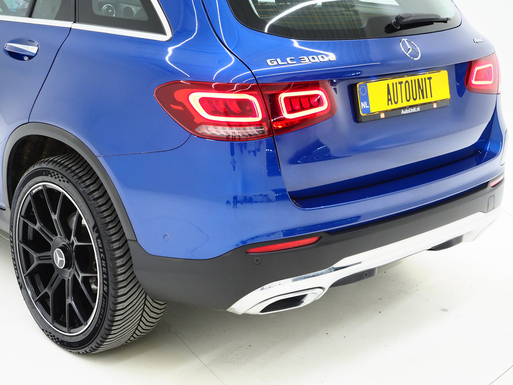 Mercedes-Benz GLC 300e 4MATIC Premium Plus 57