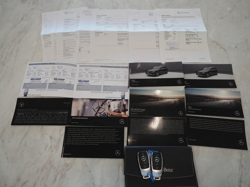 Mercedes-Benz GLC 300e 4MATIC Premium Plus 7