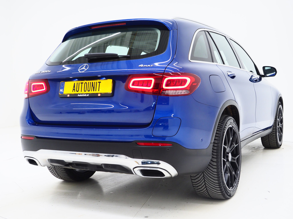 Mercedes-Benz GLC 300e 4MATIC Premium Plus 8