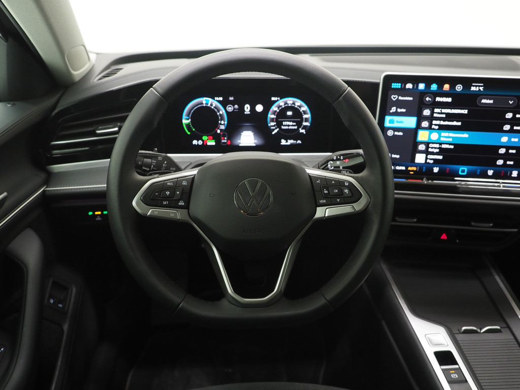 Volkswagen Passat Variant 1.5 eHybrid 204PK 84