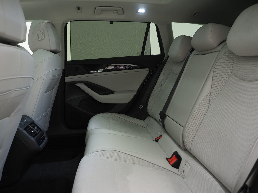 Volkswagen Passat Variant 1.5 eHybrid Elegance 38