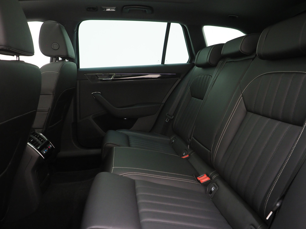 Škoda Superb Combi 1.4 TSI iV Laurin & Klement 40