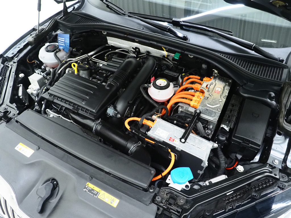 Škoda Superb Combi 1.4 TSI iV Laurin & Klement 52