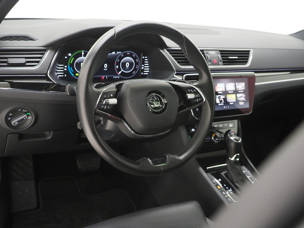 Škoda Superb Combi 1.4 TSI iV Laurin & Klement 63