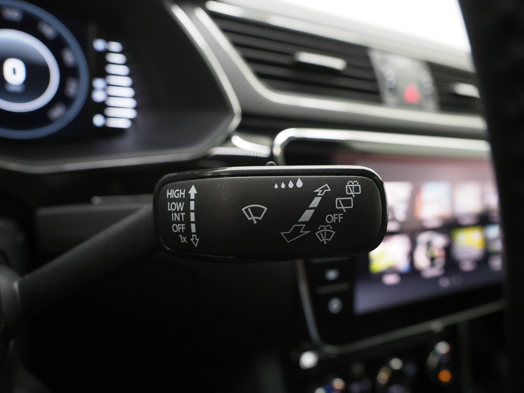 Škoda Superb Combi 1.4 TSI iV Laurin & Klement 72