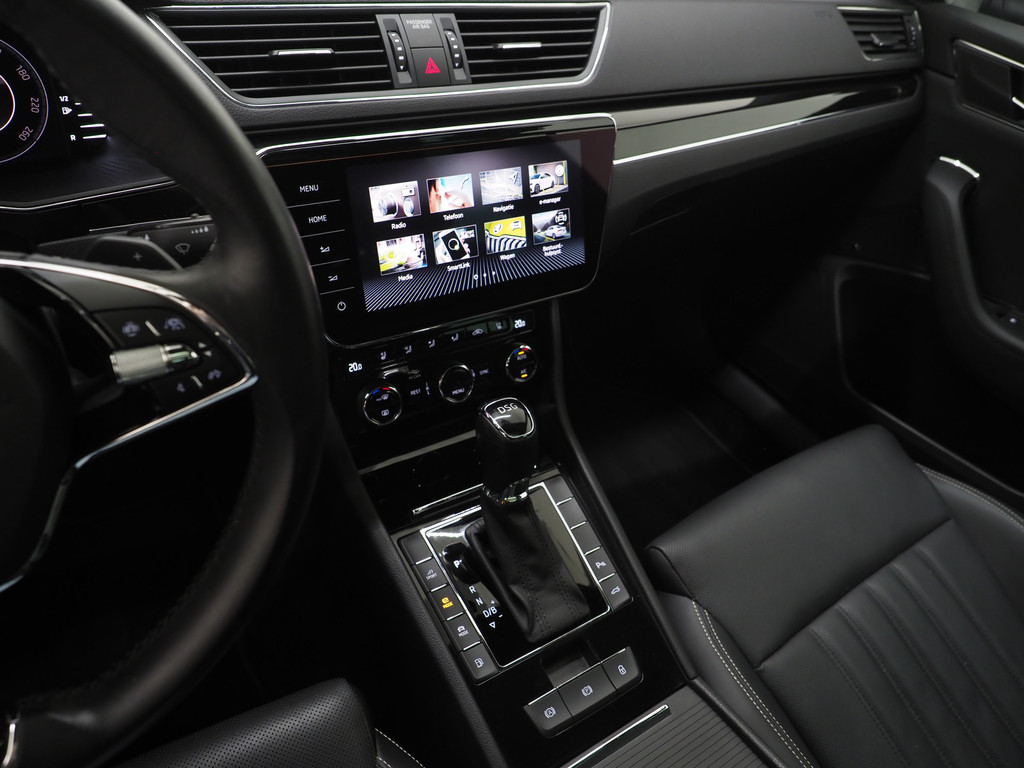 Škoda Superb Combi 1.4 TSI iV Laurin & Klement 83