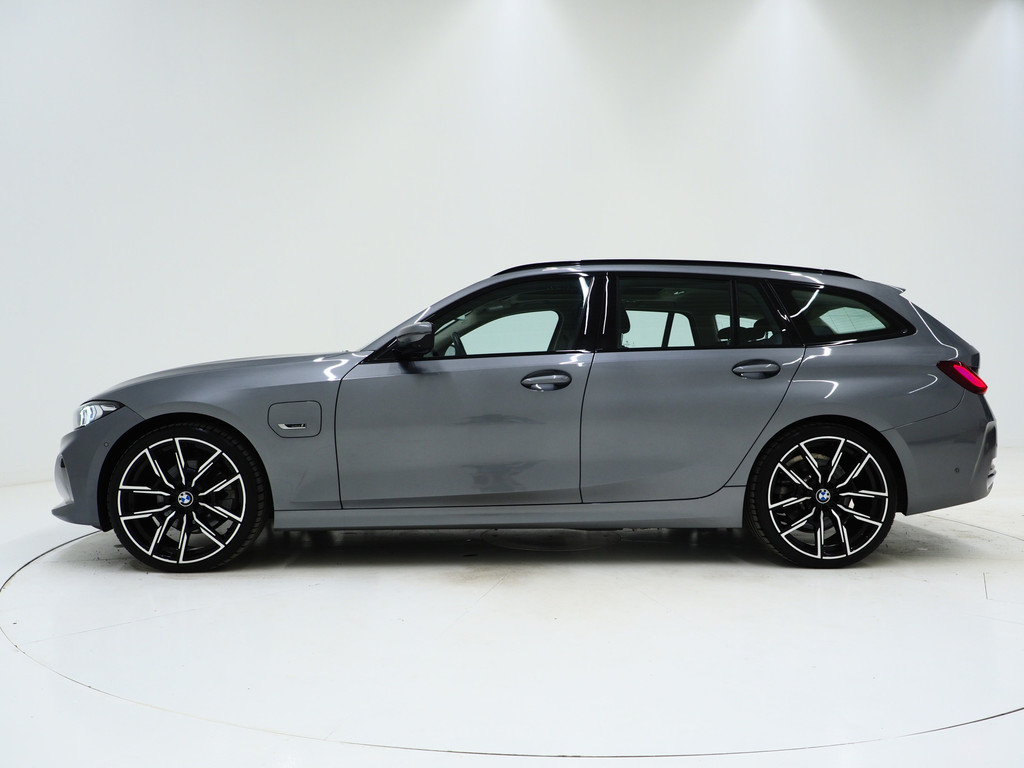 BMW 3 Serie Touring 320e xDrive LCI Shadowline 1