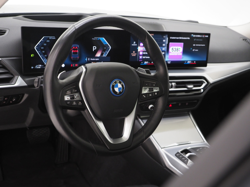BMW 3 Serie Touring 320e xDrive LCI Shadowline 56