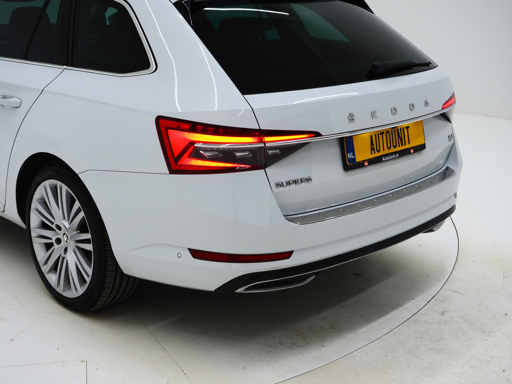 Škoda Superb Combi 1.4 TSI iV Laurin & Klement 13
