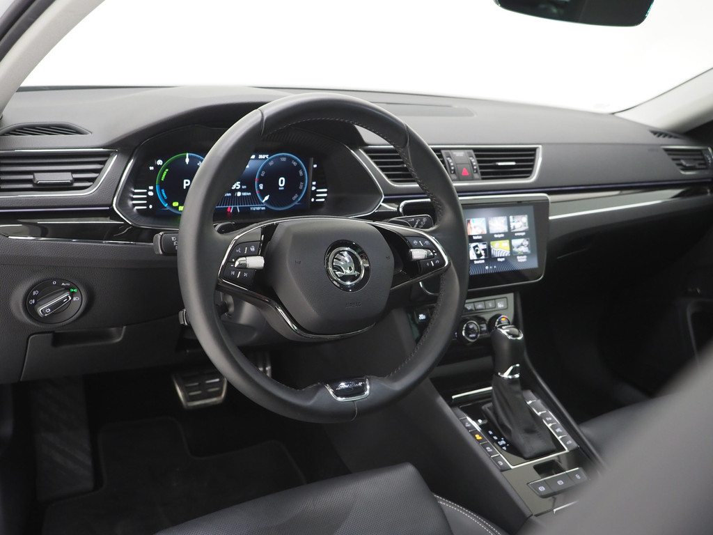 Škoda Superb Combi 1.4 TSI iV Laurin & Klement 17