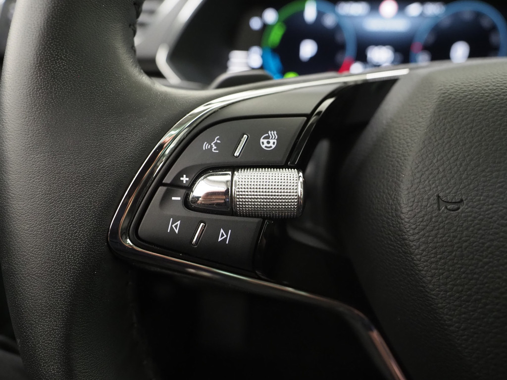 Škoda Superb Combi 1.4 TSI iV Laurin & Klement 24