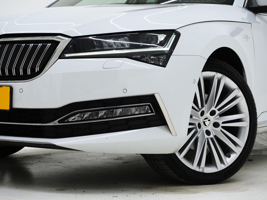 Škoda Superb Combi 1.4 TSI iV Laurin & Klement 5