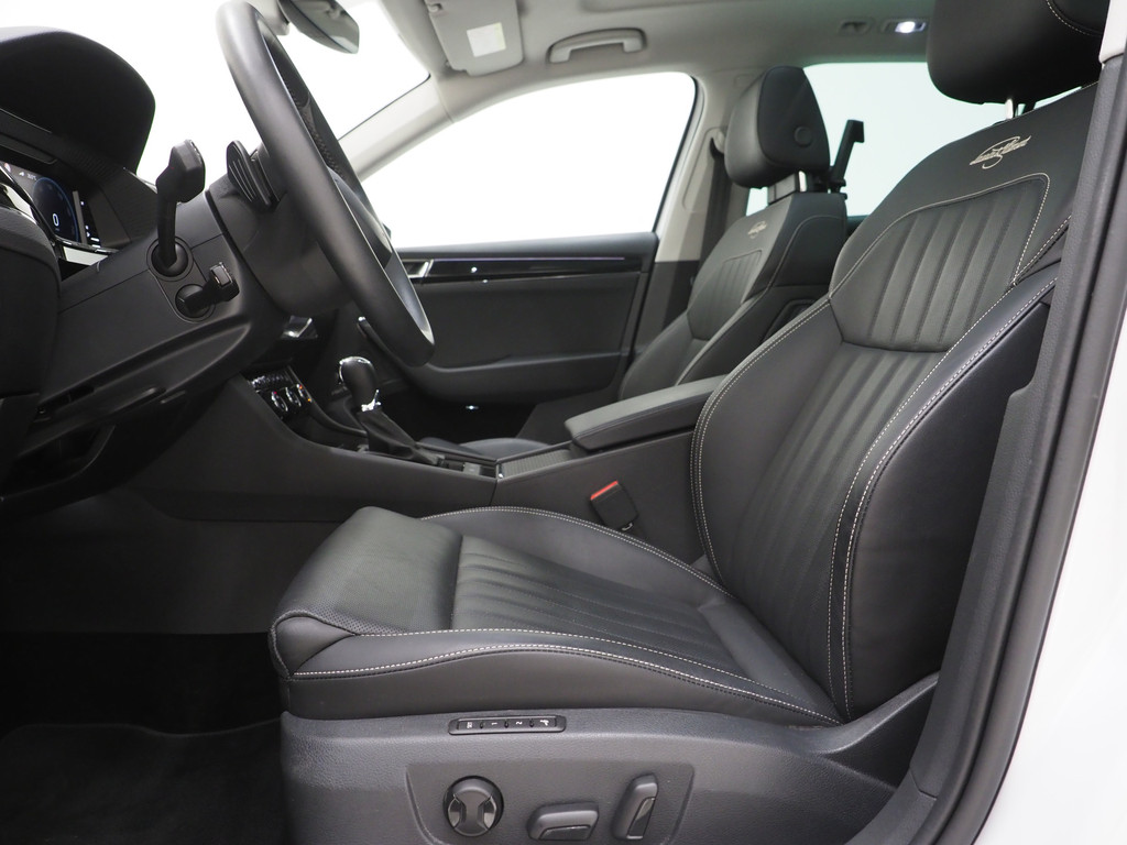 Škoda Superb Combi 1.4 TSI iV Laurin & Klement 63