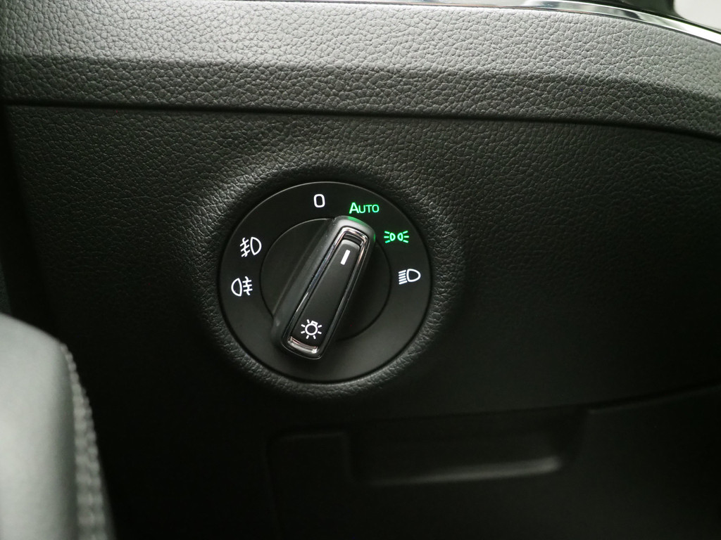 Škoda Superb Combi 1.4 TSI iV Laurin & Klement 68