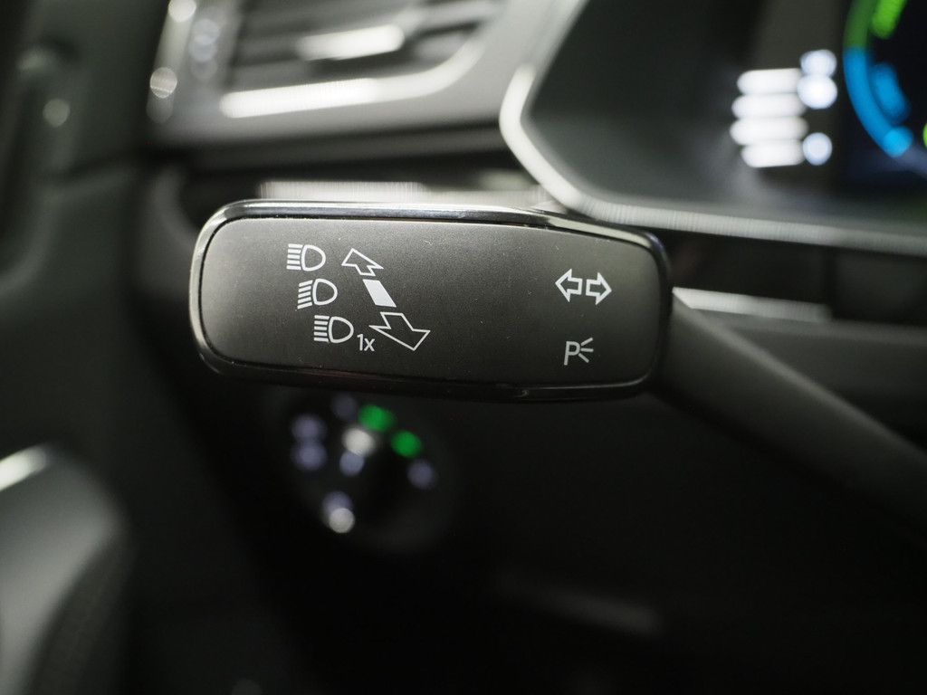 Škoda Superb Combi 1.4 TSI iV Laurin & Klement 69