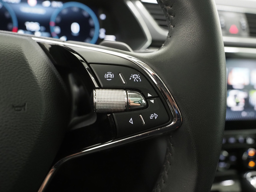 Škoda Superb Combi 1.4 TSI iV Laurin & Klement 72