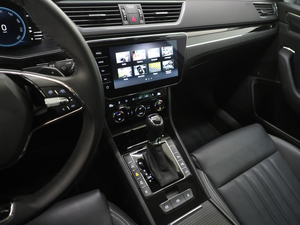 Škoda Superb Combi 1.4 TSI iV Laurin & Klement 84