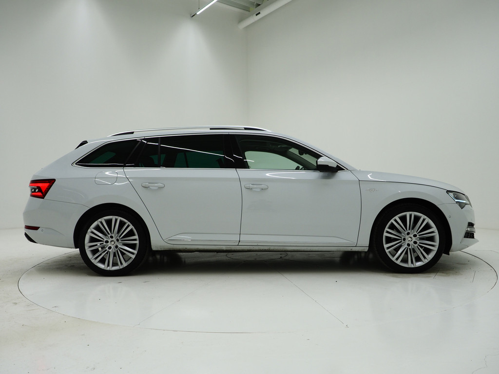 Škoda Superb Combi 1.4 TSI iV Laurin & Klement 9