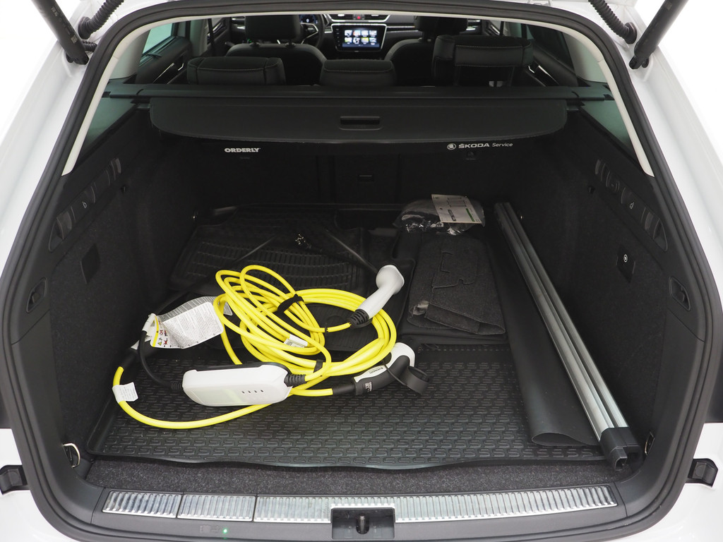 Škoda Superb Combi 1.4 TSI iV Laurin & Klement 90