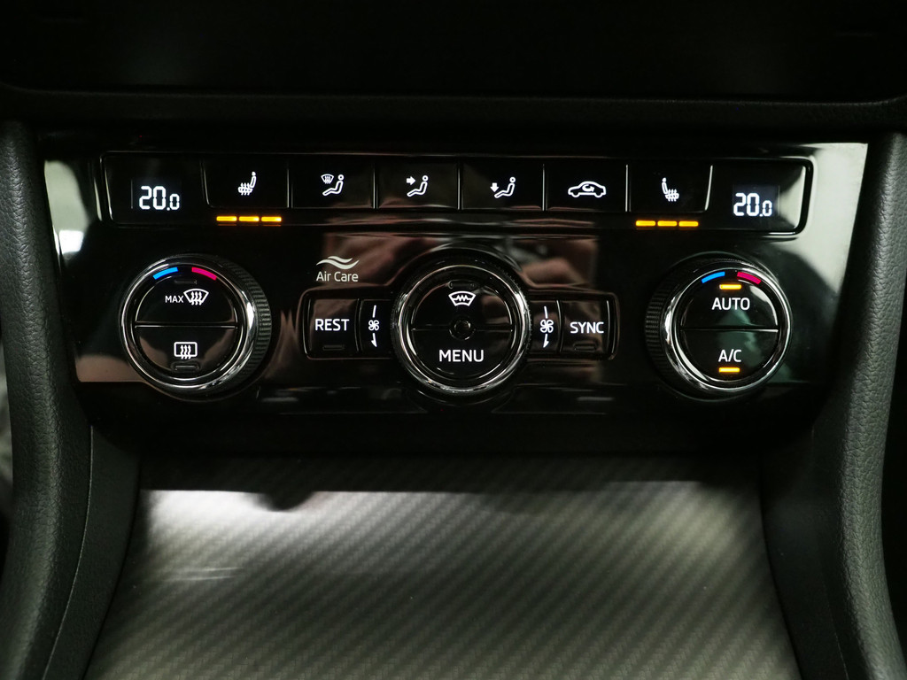 Škoda Superb Combi 1.4 TSI iV Sportline 34