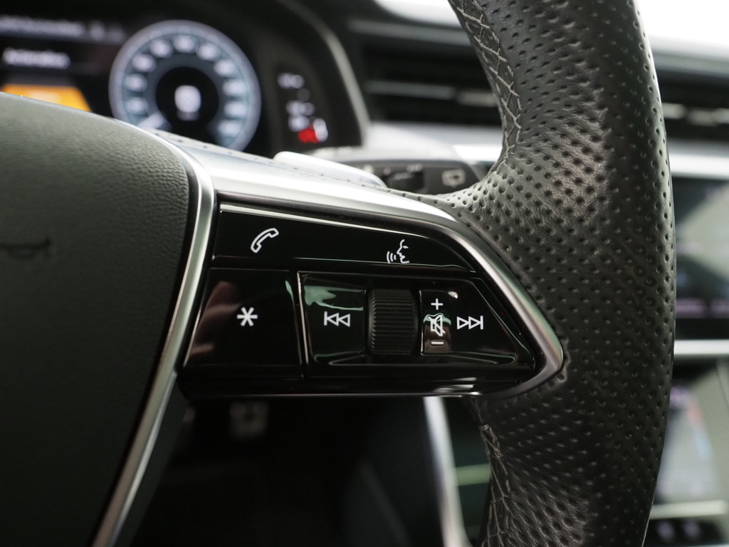 Audi A6 Avant 55 TFSI e quattro Competition Full Black 22
