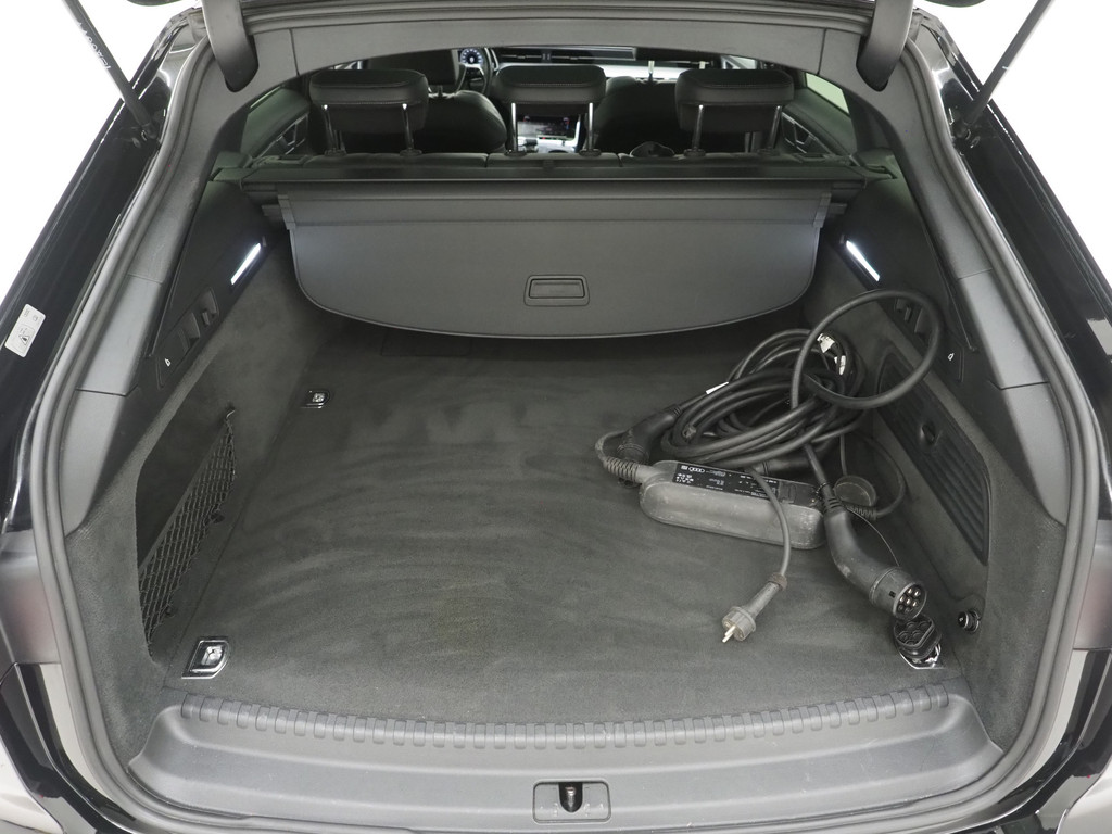 Audi A6 Avant 55 TFSI e quattro Competition Full Black 38