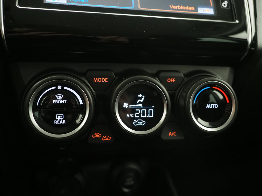 Suzuki Swift 1.0 Style Smart Hybrid 33