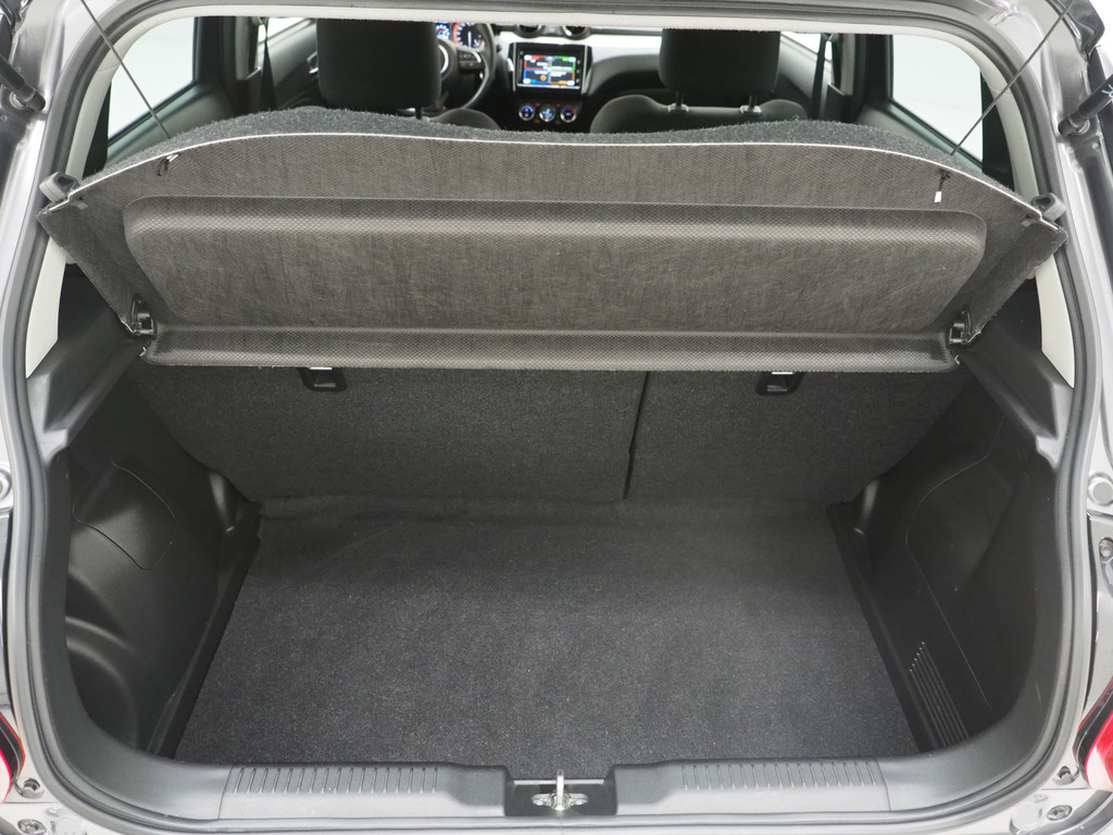 Suzuki Swift 1.0 Style Smart Hybrid 38