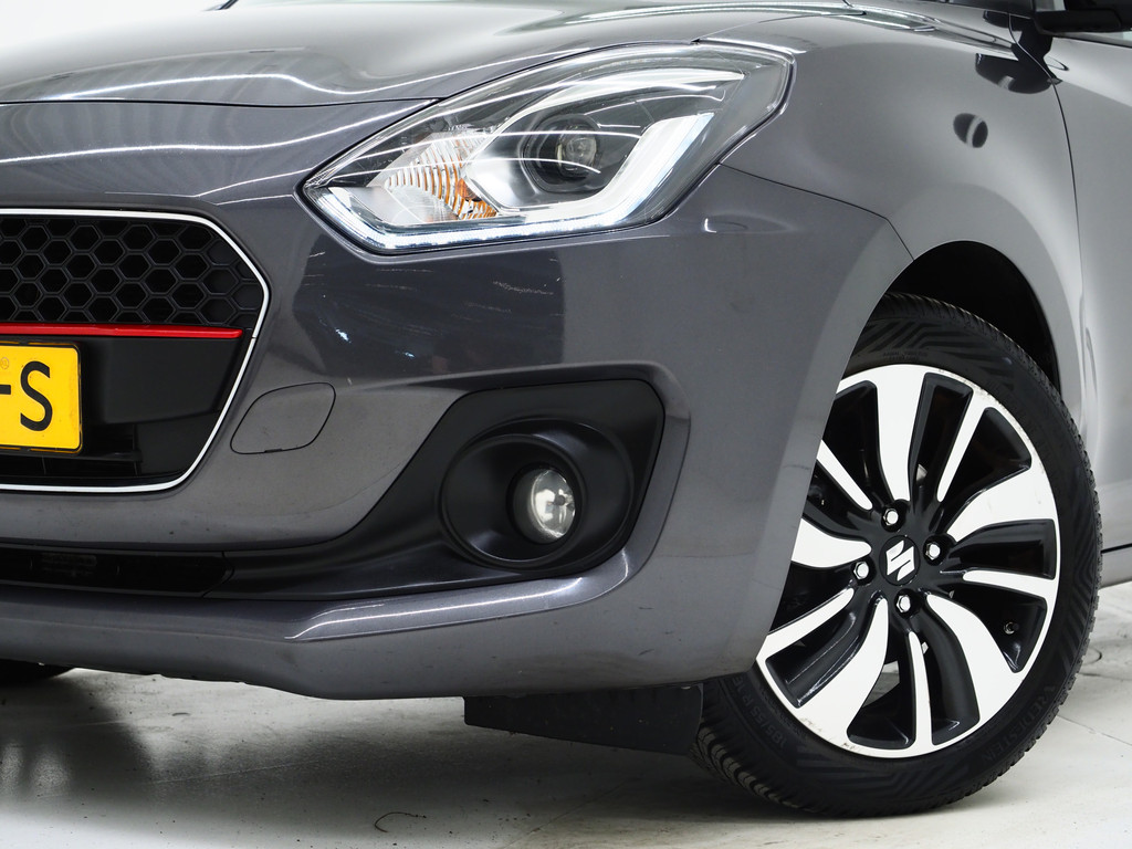 Suzuki Swift 1.0 Style Smart Hybrid 44