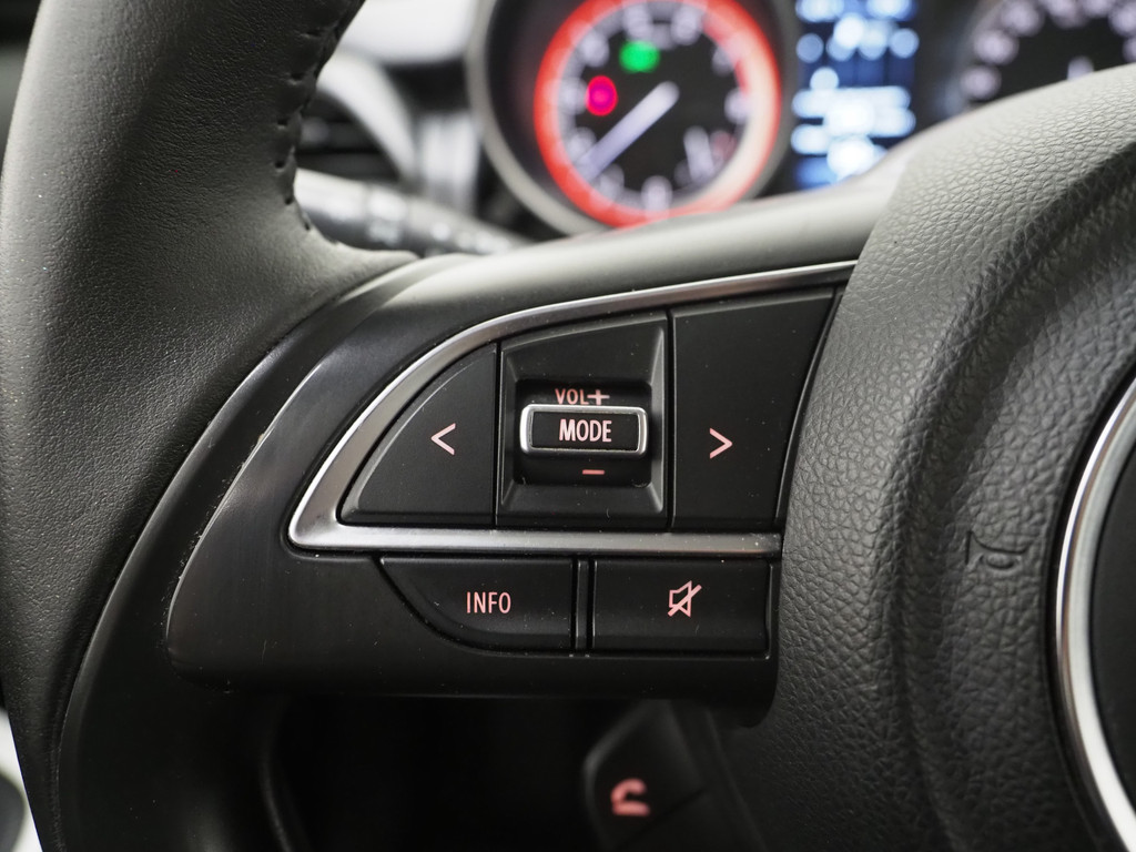 Suzuki Swift 1.0 Style Smart Hybrid 62