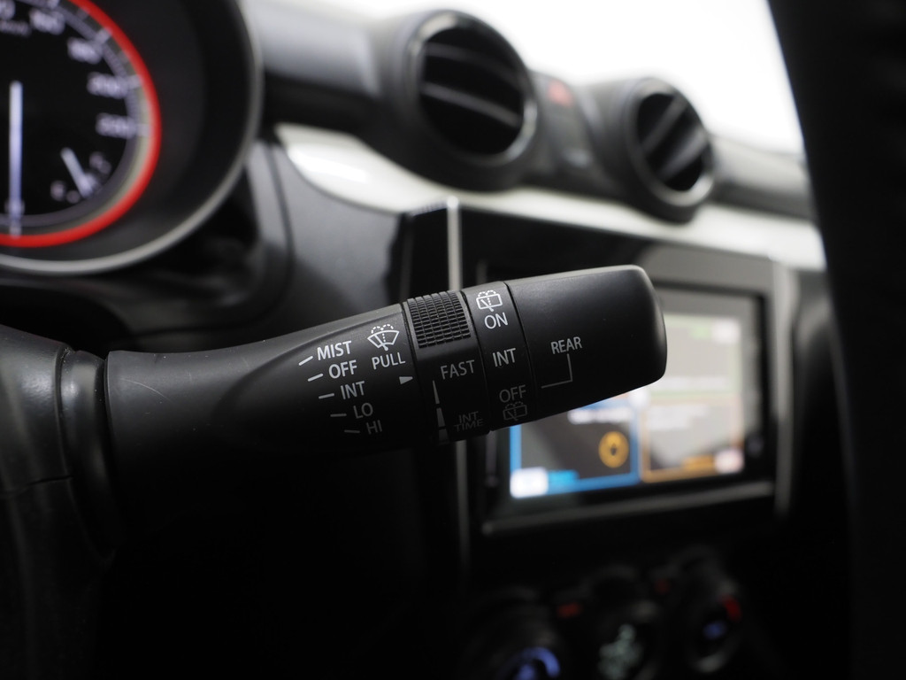 Suzuki Swift 1.0 Style Smart Hybrid 65