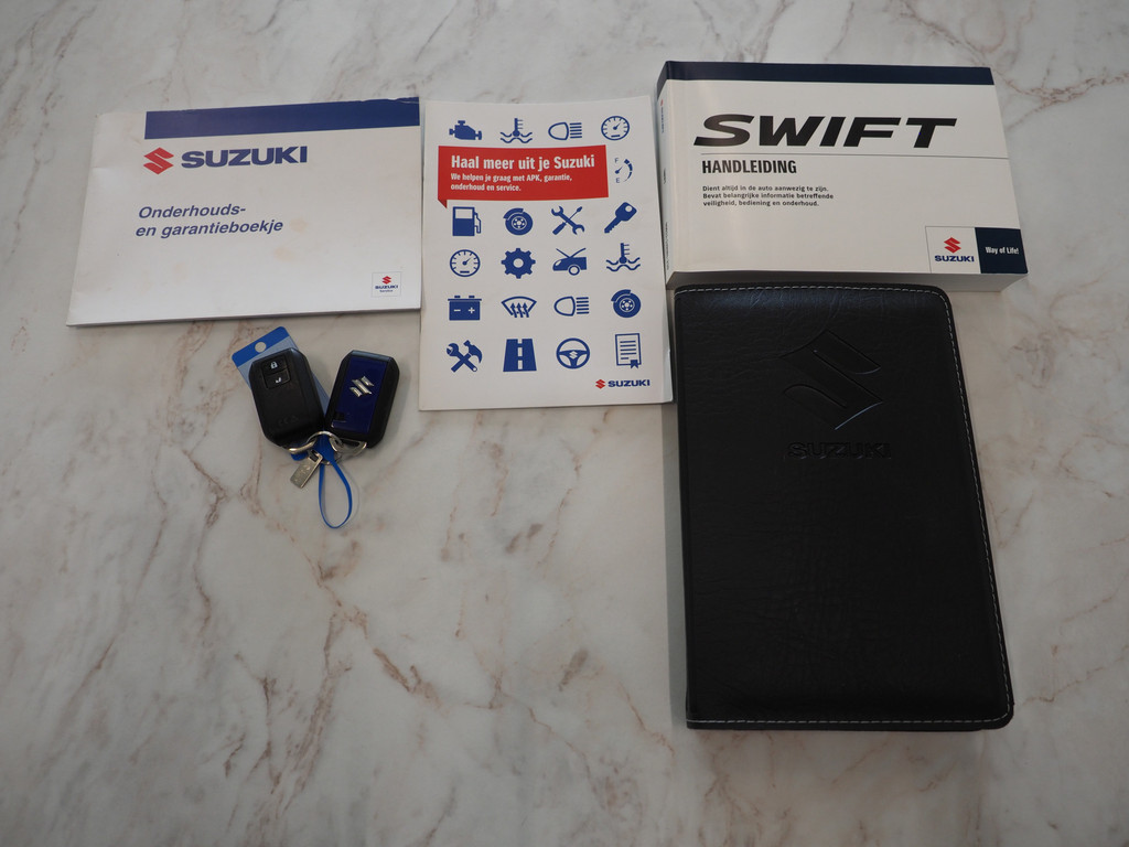 Suzuki Swift 1.0 Style Smart Hybrid 7