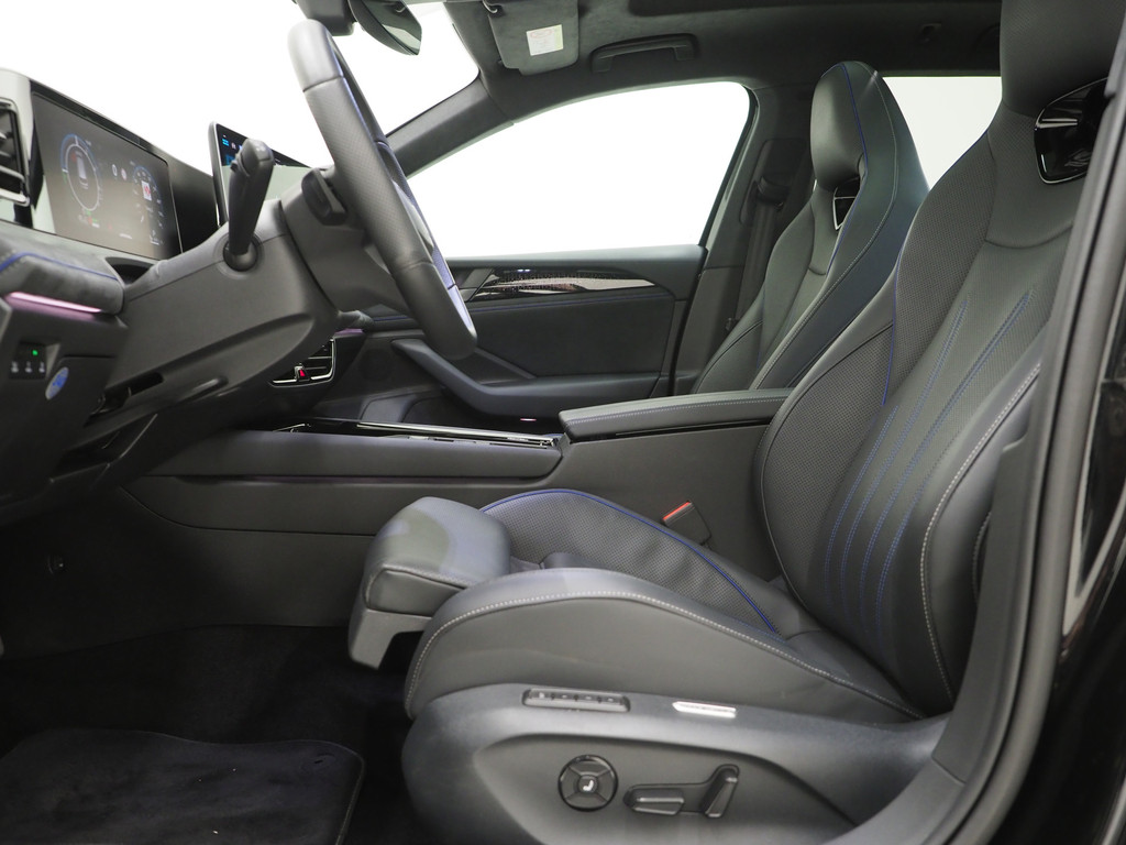 Volkswagen Passat Variant 1.5 eHybrid R-Line 16