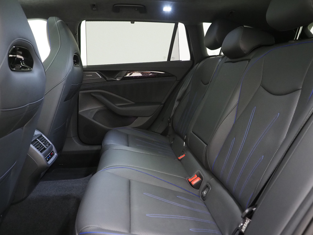 Volkswagen Passat Variant 1.5 eHybrid R-Line 92