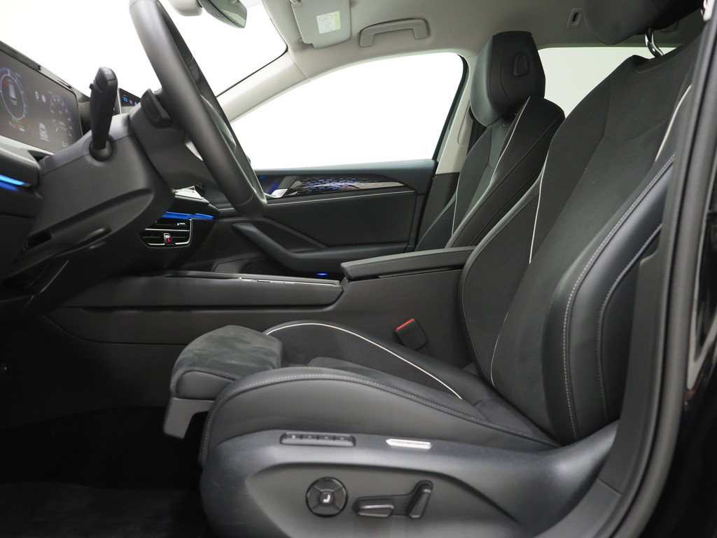 Volkswagen Passat Variant 1.5 eHybrid 204PK 16