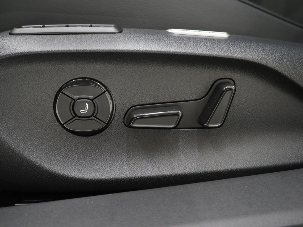 Volkswagen Passat Variant 1.5 eHybrid 204PK 64