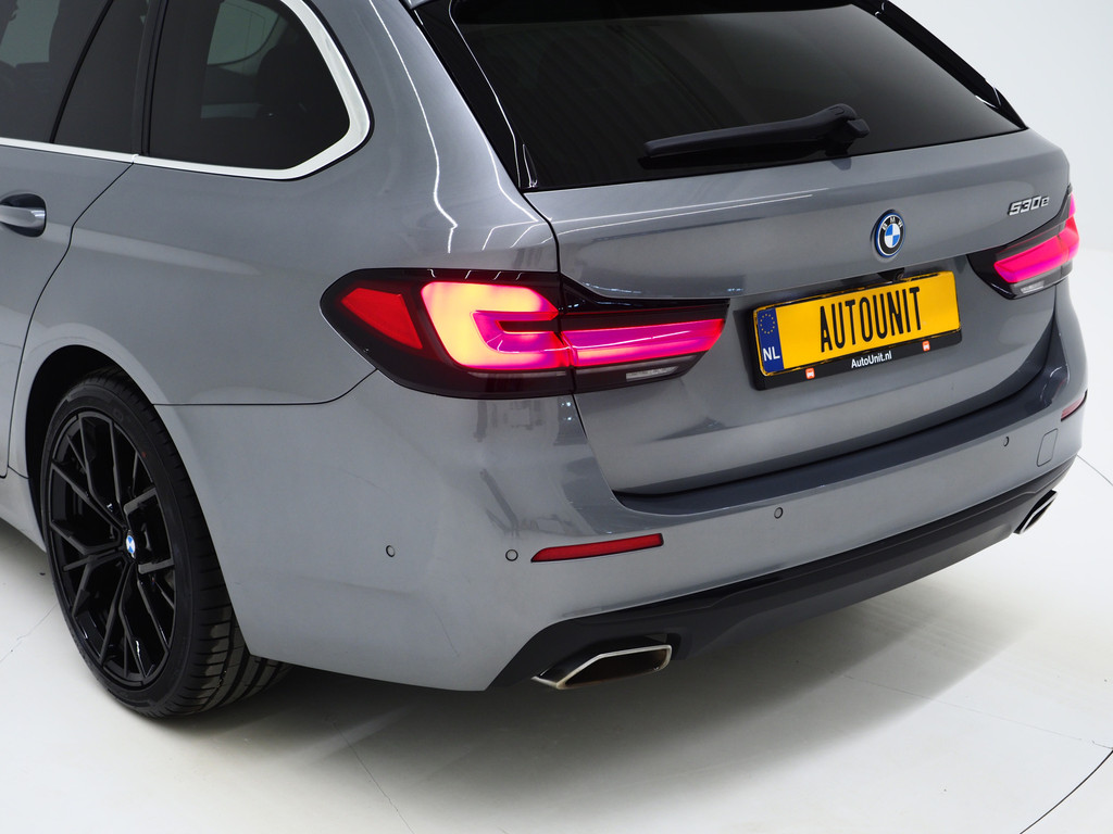 BMW 5 Serie Touring 530e 12
