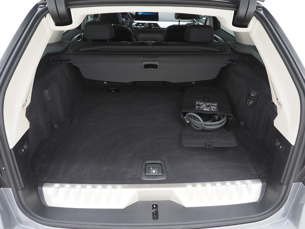BMW 5 Serie Touring 530e 34
