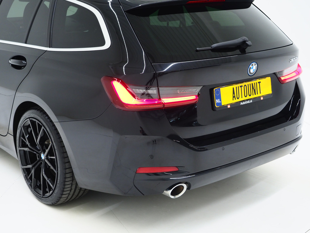 BMW 3 Serie Touring 320e LCI 13
