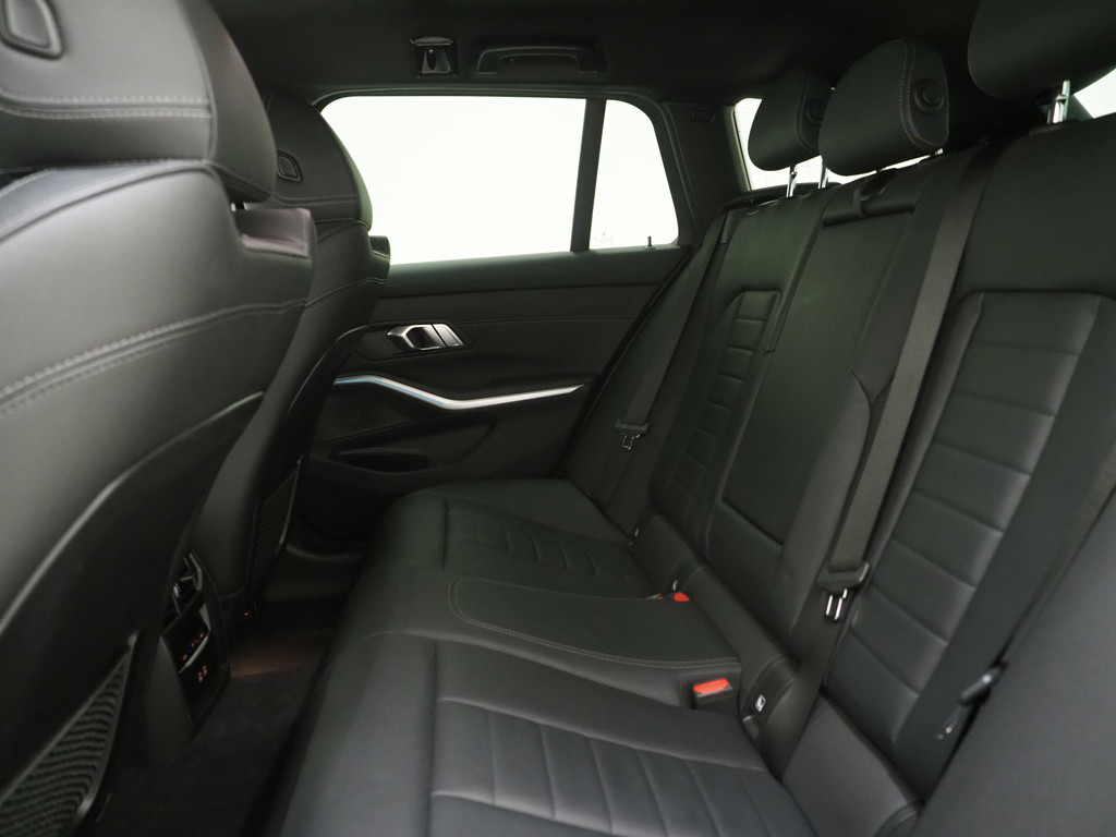 BMW 3 Serie Touring 320e LCI 35