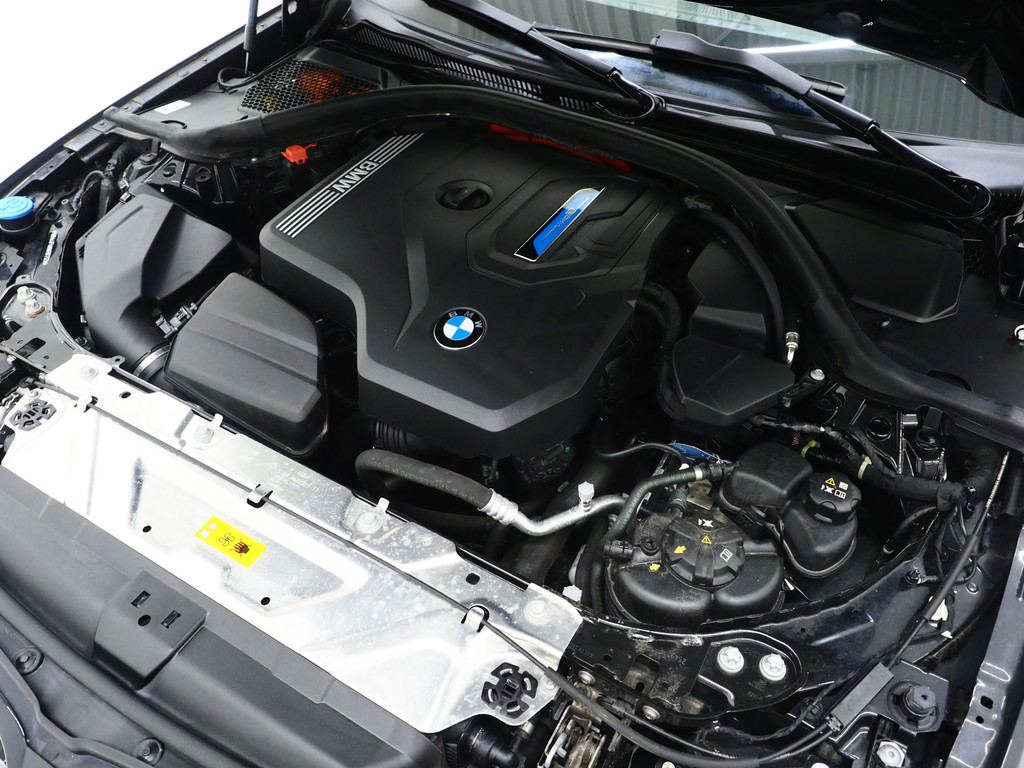 BMW 3 Serie Touring 320e LCI 44