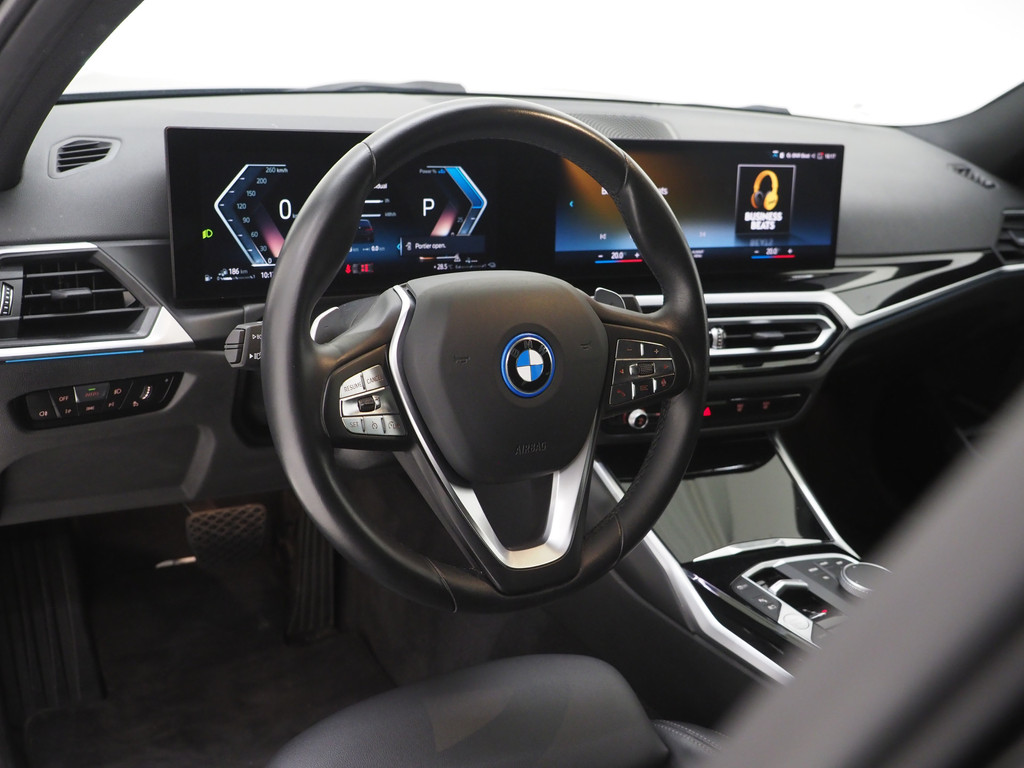 BMW 3 Serie Touring 320e LCI 54