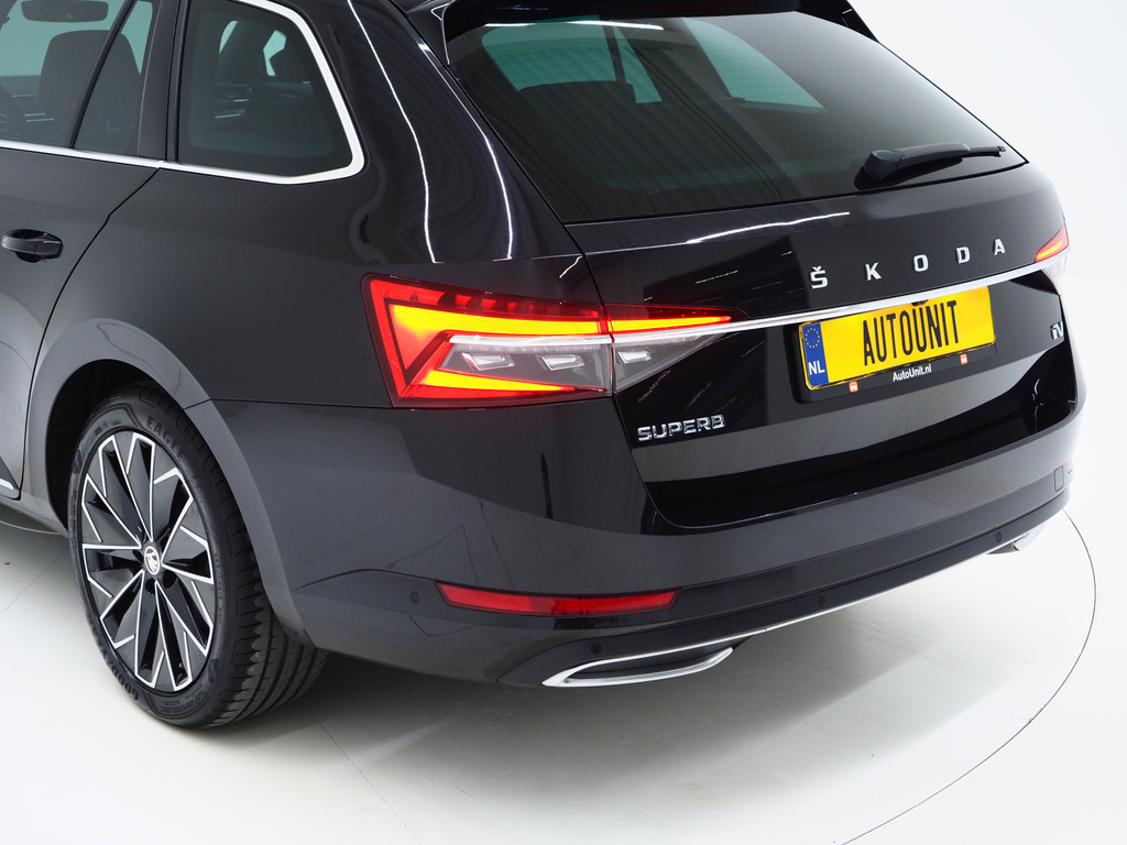 Škoda Superb Combi 1.4 TSI iV Laurin & Klement 13