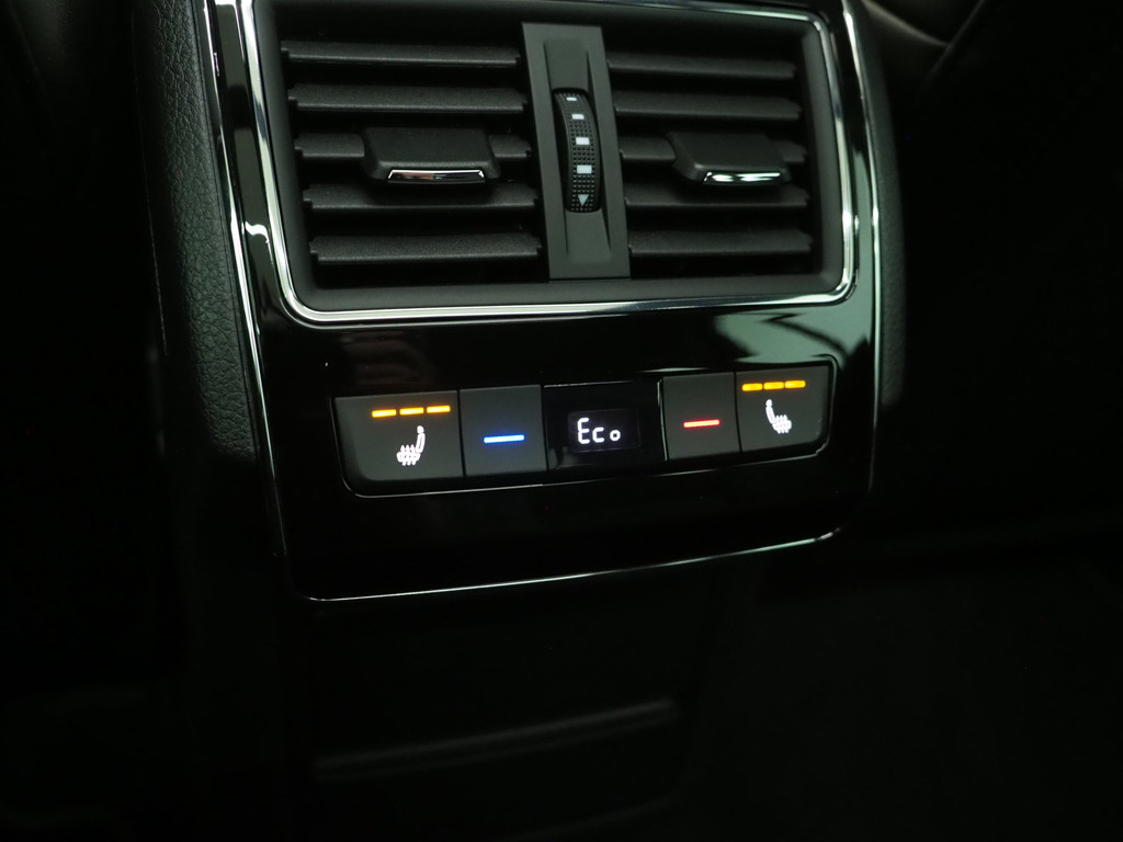 Škoda Superb Combi 1.4 TSI iV Laurin & Klement 38