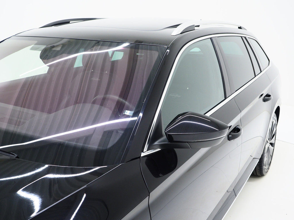 Škoda Superb Combi 1.4 TSI iV Laurin & Klement 56