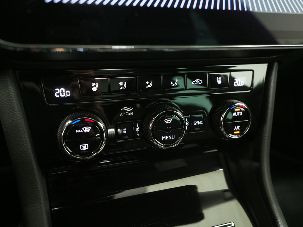 Škoda Superb Combi 1.4 TSI iV Laurin & Klement 79