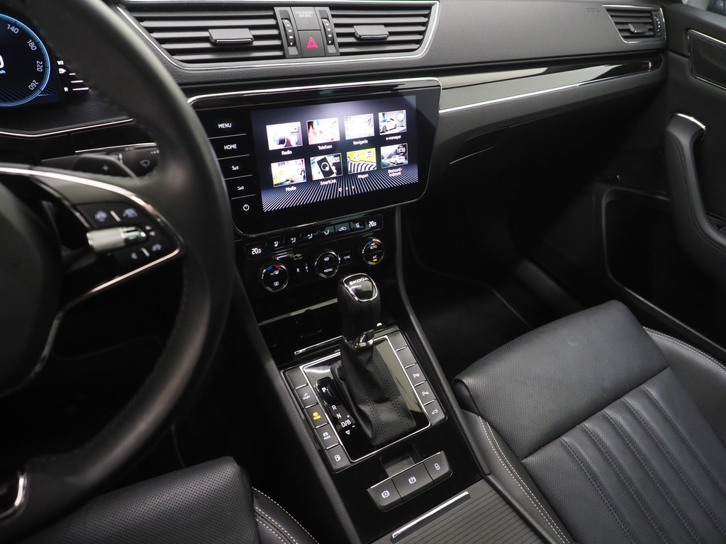 Škoda Superb Combi 1.4 TSI iV Laurin & Klement 81