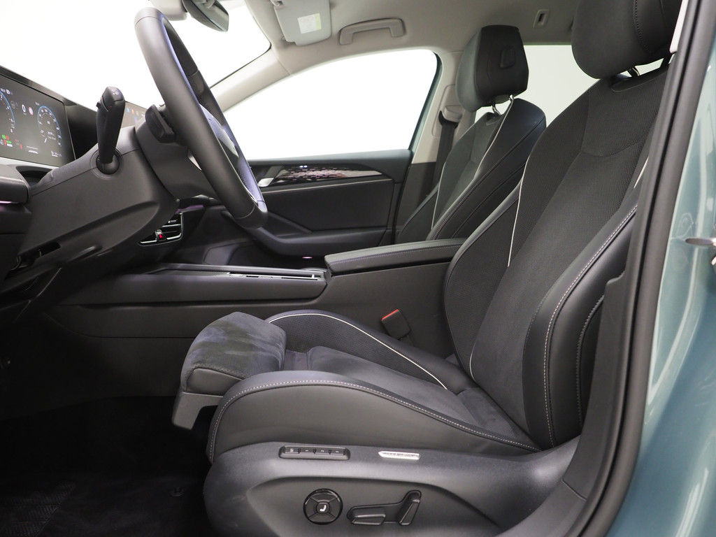 Volkswagen Passat Variant 1.5 eHybrid 204PK 16