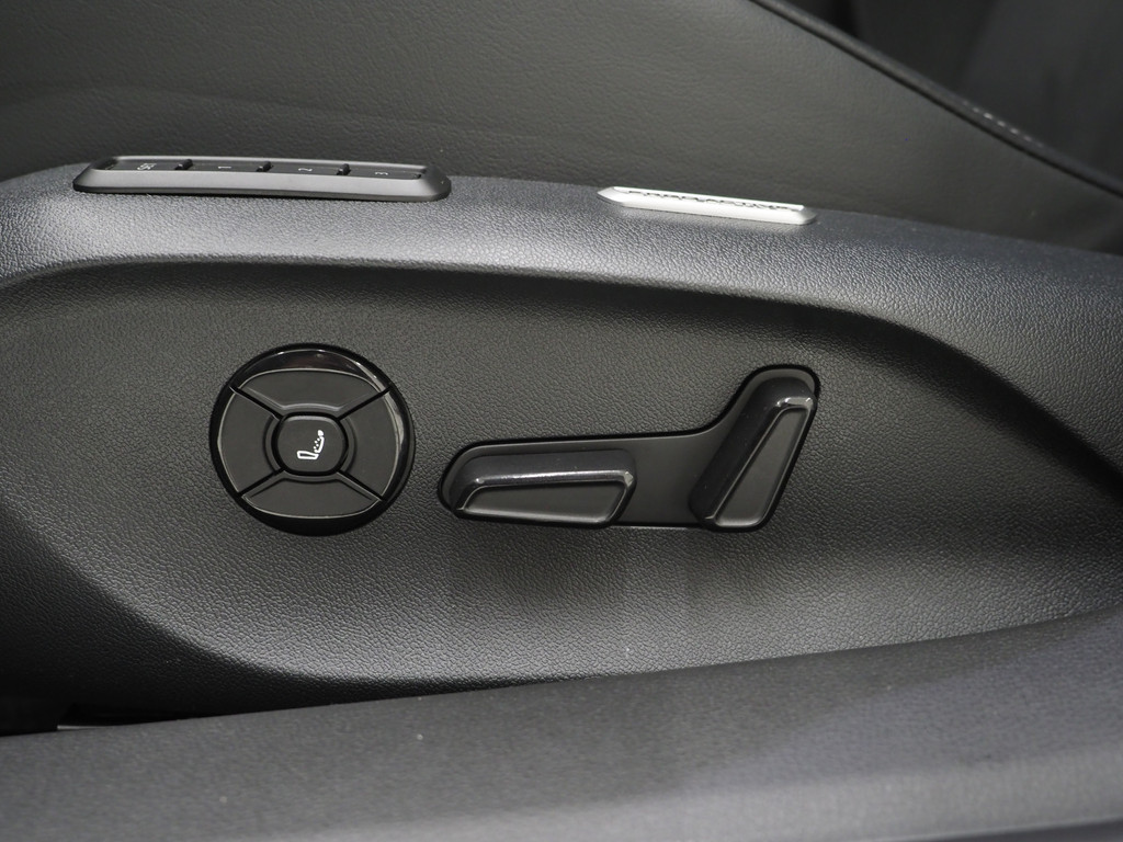 Volkswagen Passat Variant 1.5 eHybrid 204PK 19