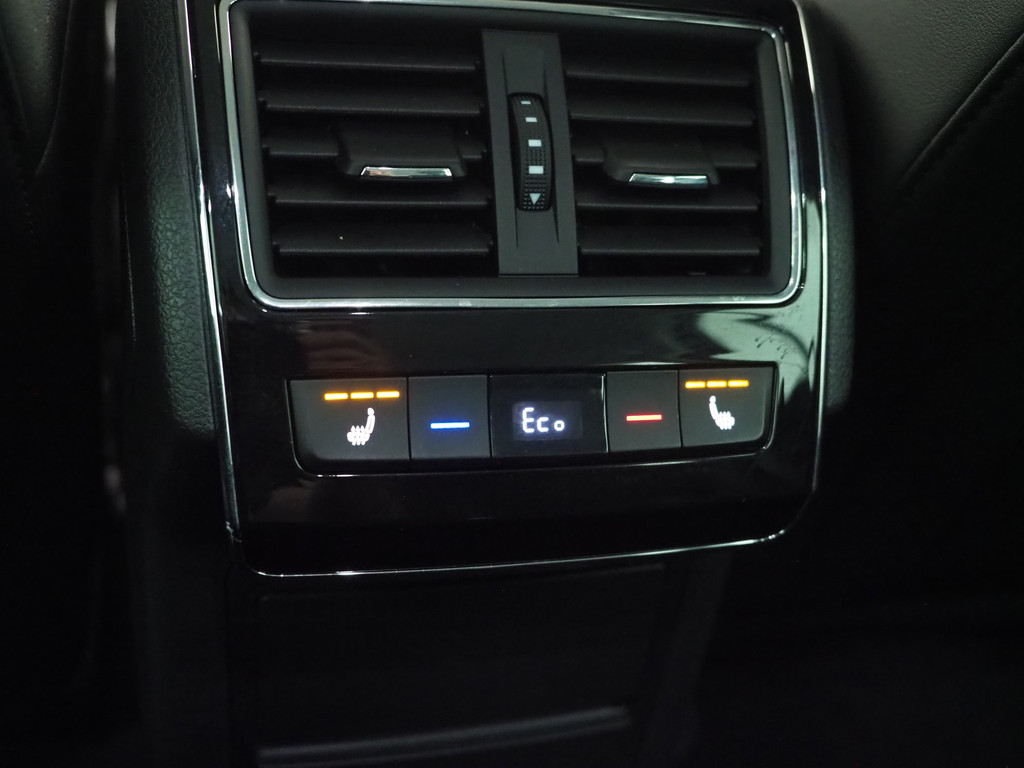 Škoda Superb Combi 1.4 TSI iV Laurin & Klement 39
